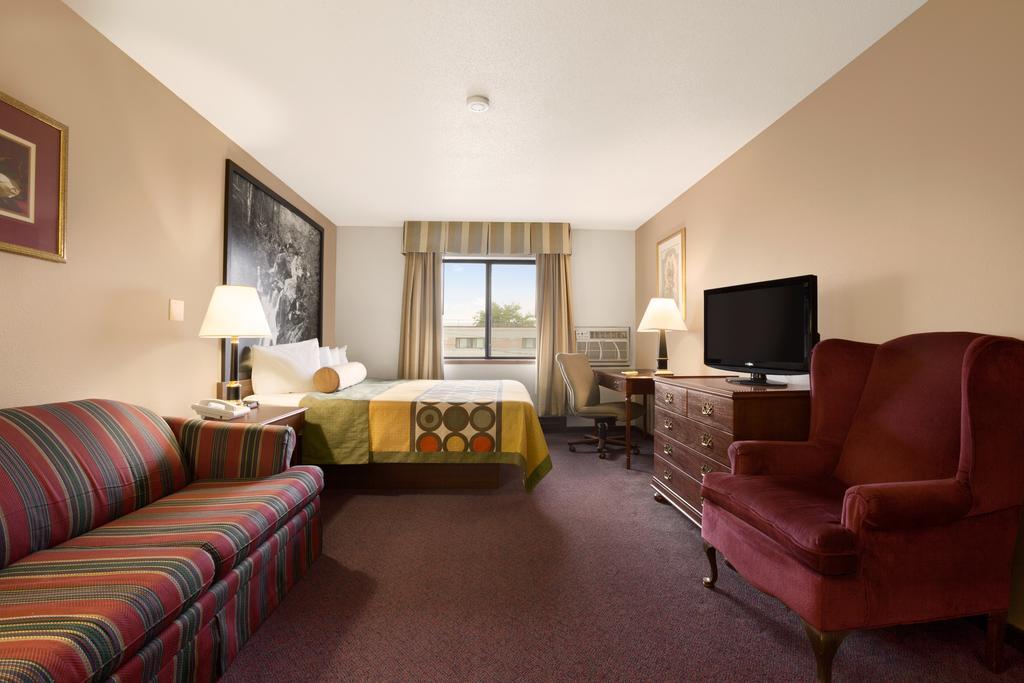 Super 8 By Wyndham Milwaukee Airport Hotel Bilik gambar