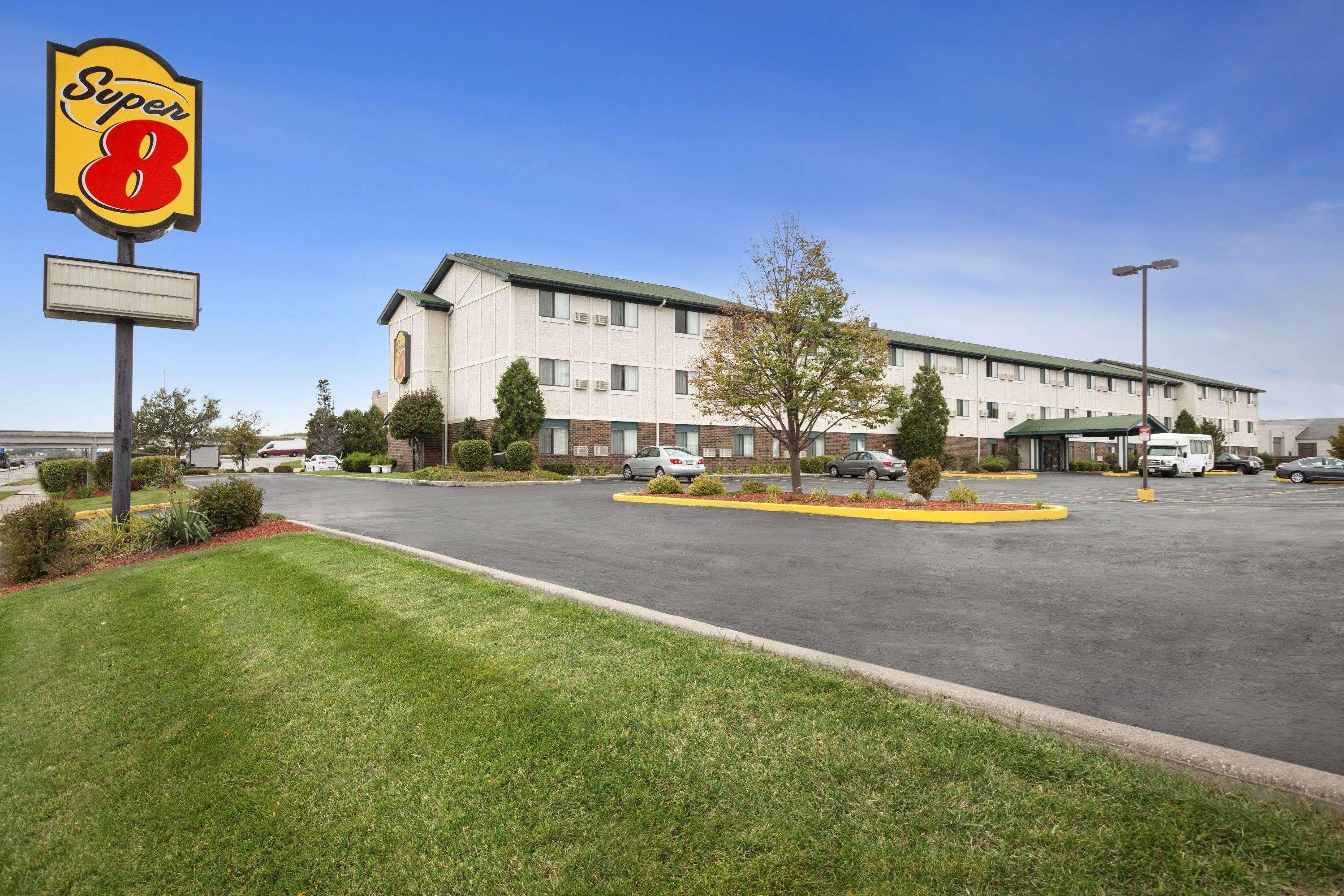 Super 8 By Wyndham Milwaukee Airport Hotel Luaran gambar