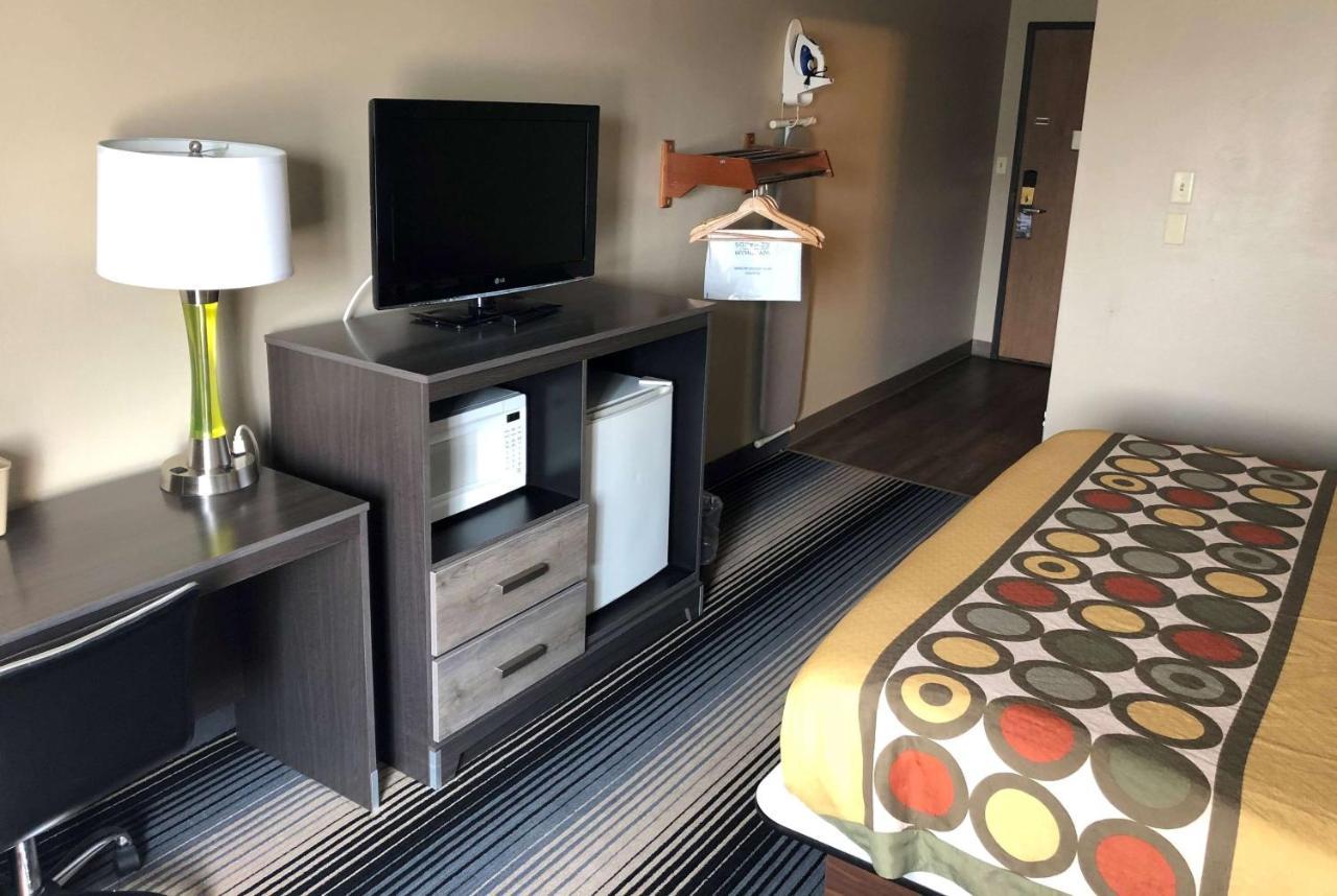 Super 8 By Wyndham Milwaukee Airport Hotel Luaran gambar