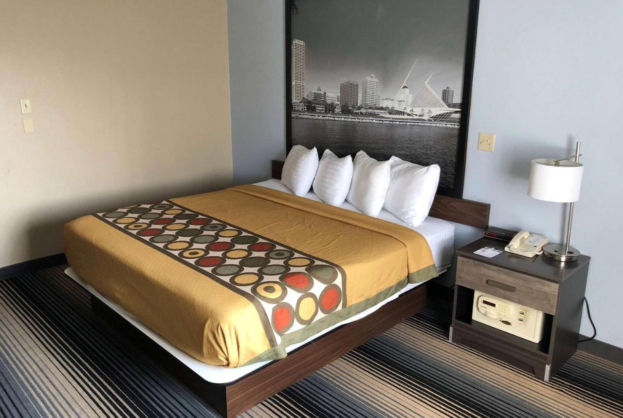 Super 8 By Wyndham Milwaukee Airport Hotel Luaran gambar