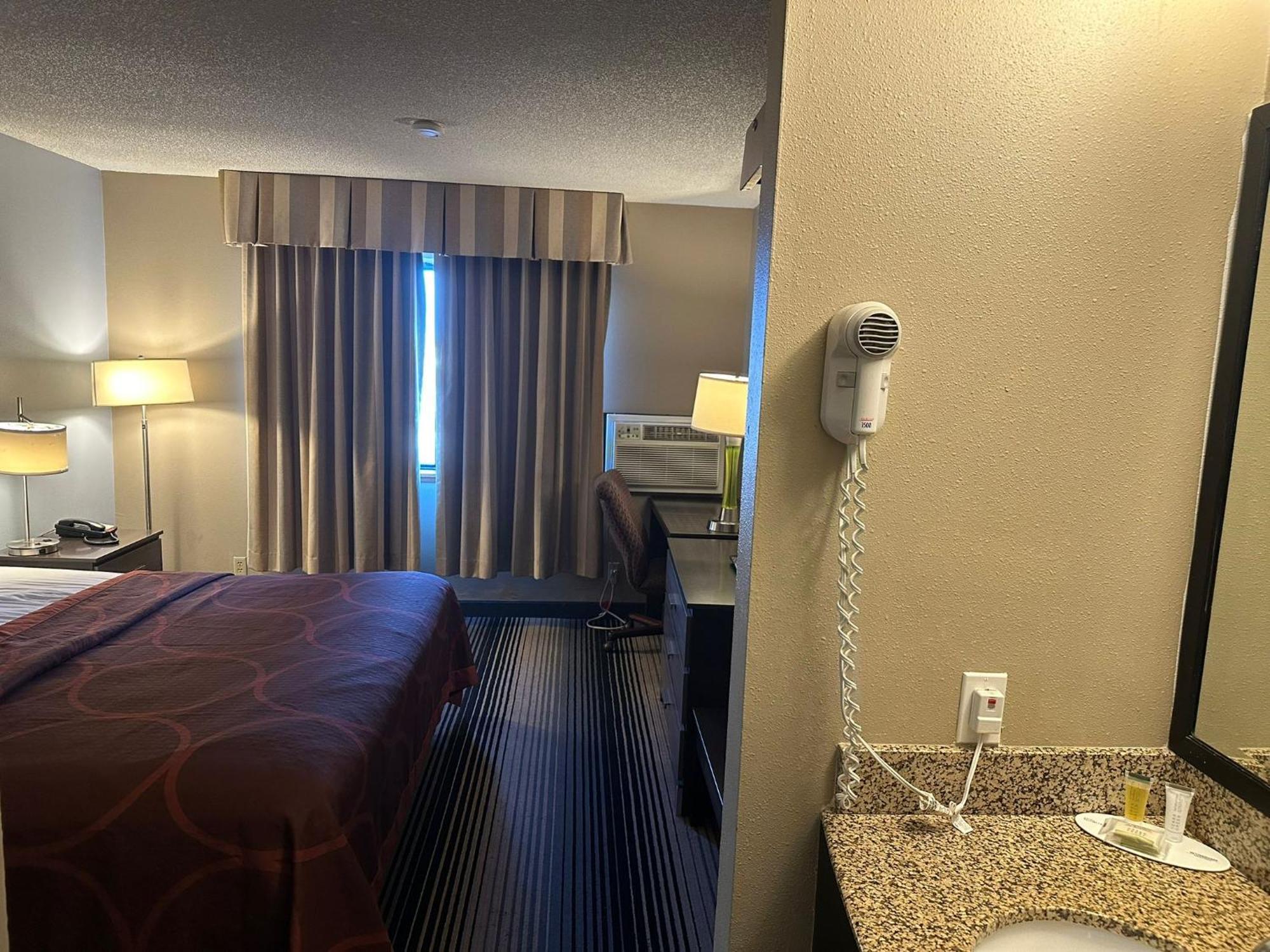 Super 8 By Wyndham Milwaukee Airport Hotel Luaran gambar