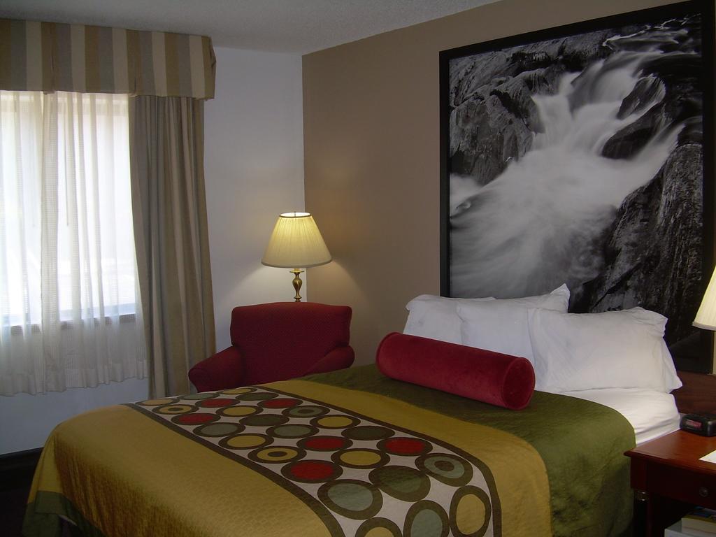 Super 8 By Wyndham Milwaukee Airport Hotel Bilik gambar